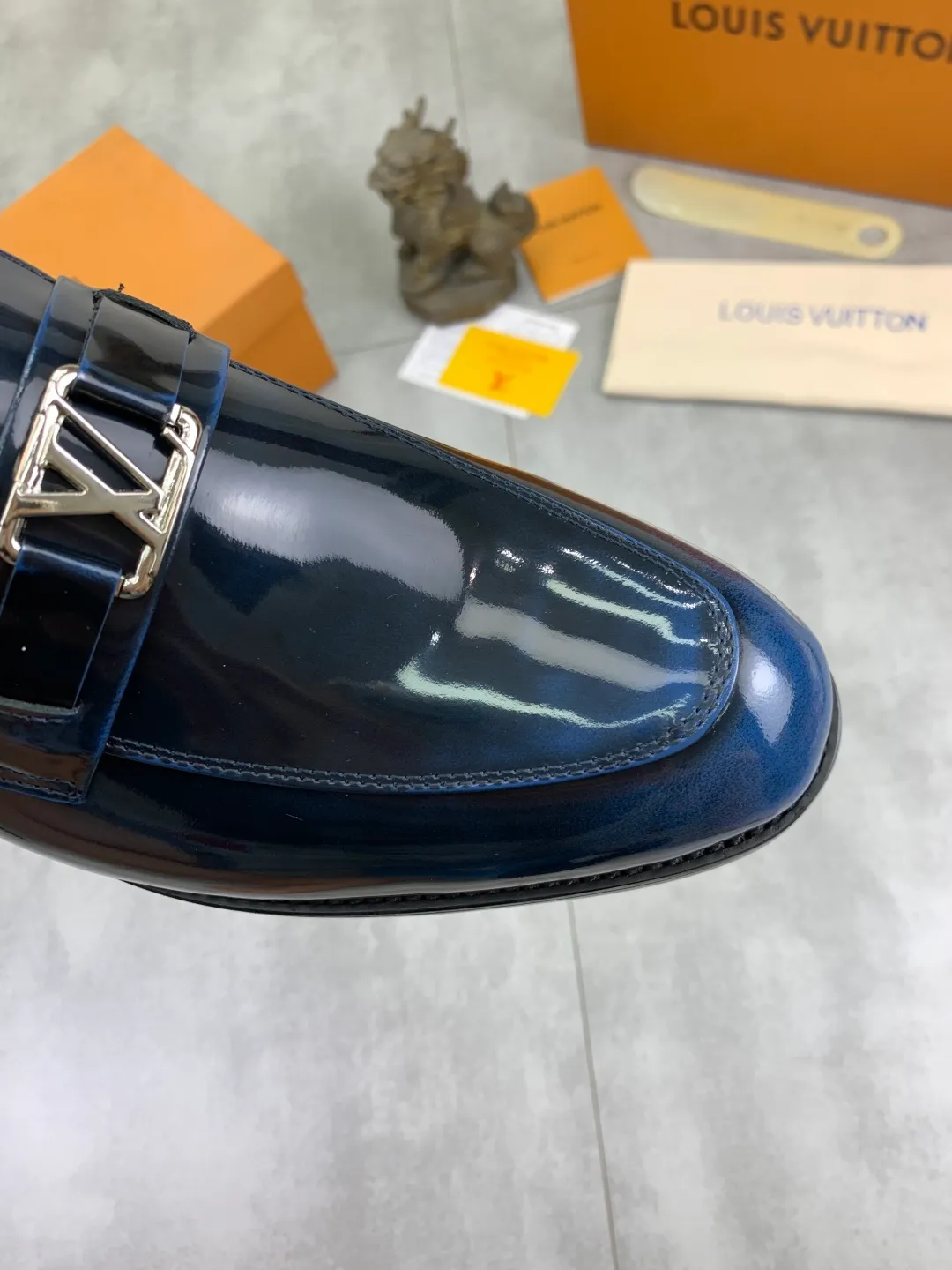 Men's shoes 💰P460💰[New model] Water-dyed cow lining 🆘 LV Louis Vuitton business leather shoes, made of original imported Italian 🇮🇹 calfskin, full cowhide lining, carefully handmade by professional shoemakers, the original version is specially designed for wear-resistant outsole. Standard code: 39-45 5️⃣color🉑️select